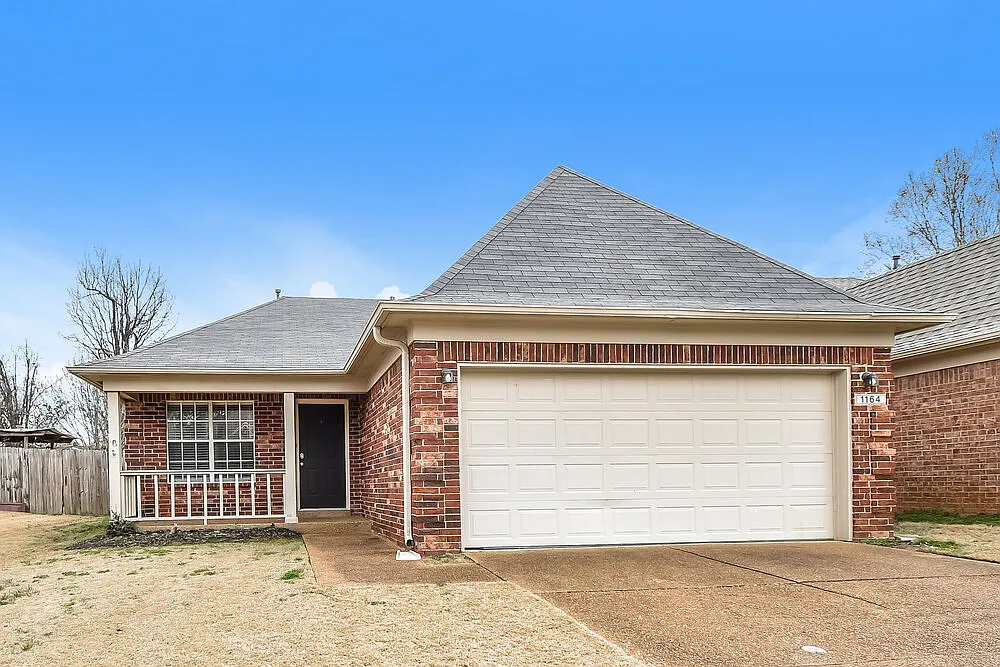 3 bed, 2.0 bath, 1356 sqft, $1,710 — Photo 1