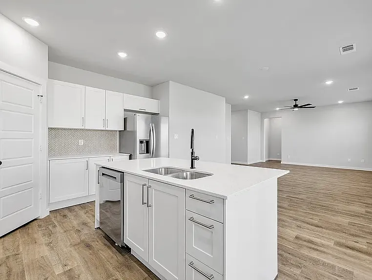 4 bed, 1653 sqft, $2,500 — Photo 3