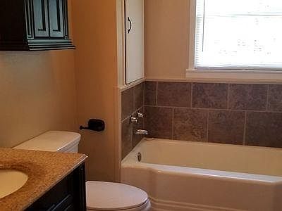 3rd image of 221 Lee Ln