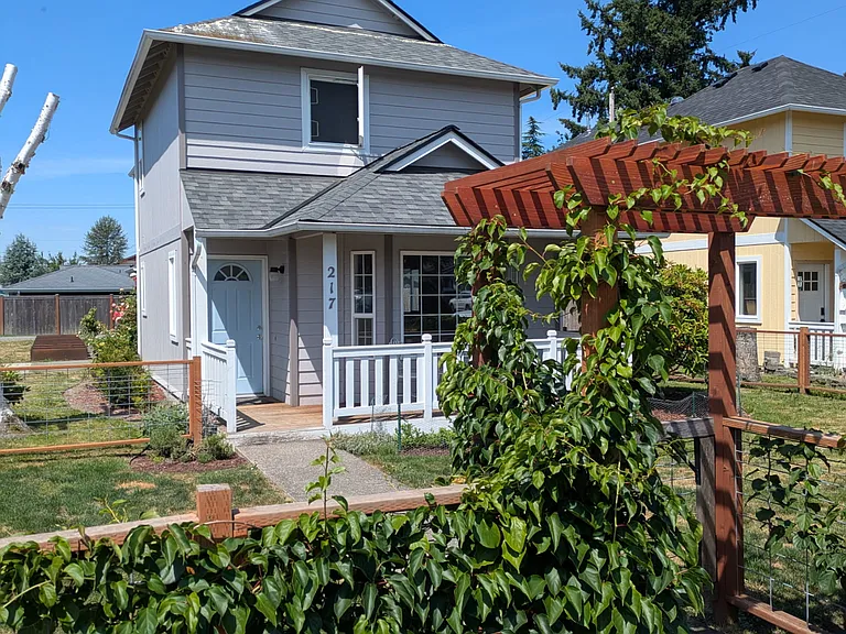 217 S Cedar St — Photo 17