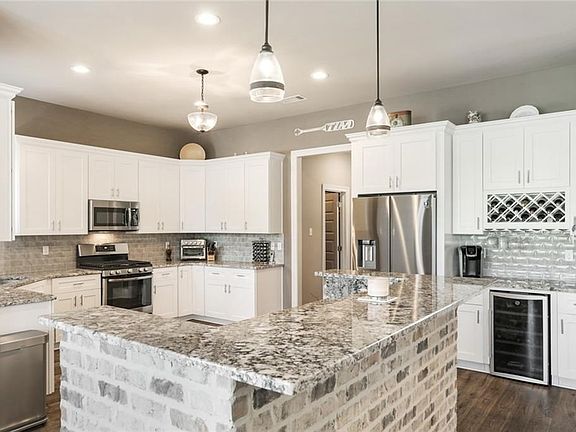 3rd image of 305 Cypress Lakes Dr