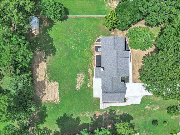 2nd image of 212 Galerie Dr