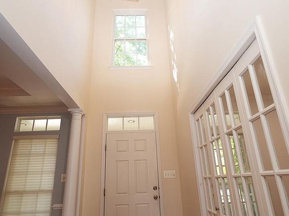 5th image of 506 Leaning Oak St