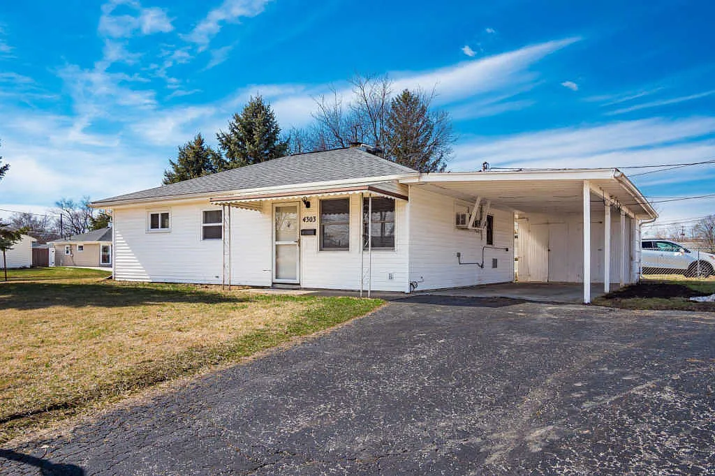 4303 Robin St photo 1