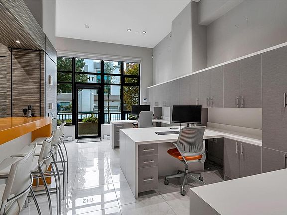 4th image of 834 Johnson St #2