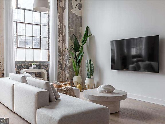 4th image of 650 Glen Iris Dr NE APT 18