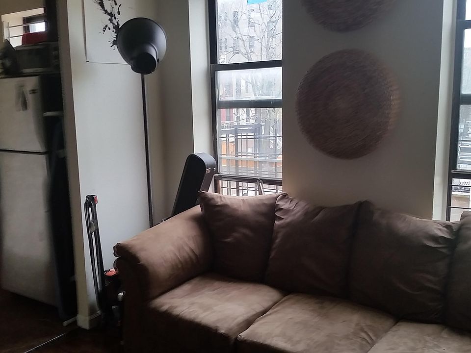1st image of 928 Myrtle Ave APT 8