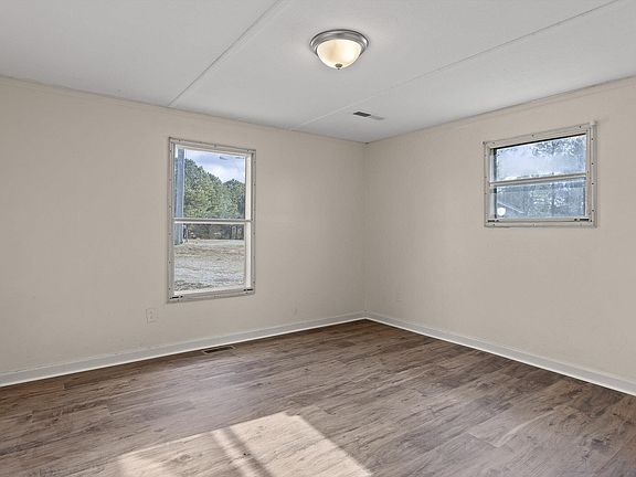 4th image of 340 London Dr SE