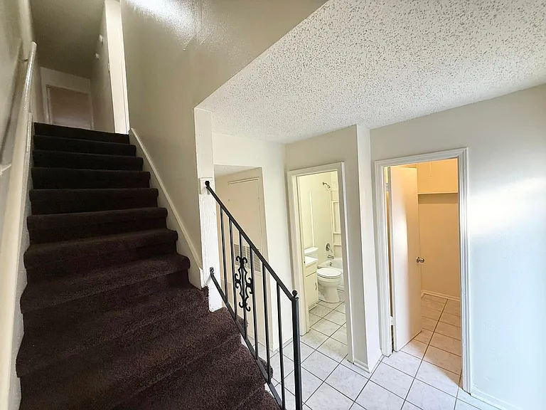 1620 Newport Pl #D — Photo 10