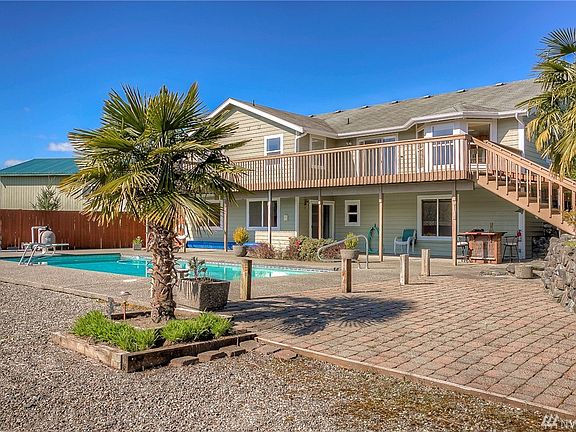 4th image of 12915 Pioneer Way E