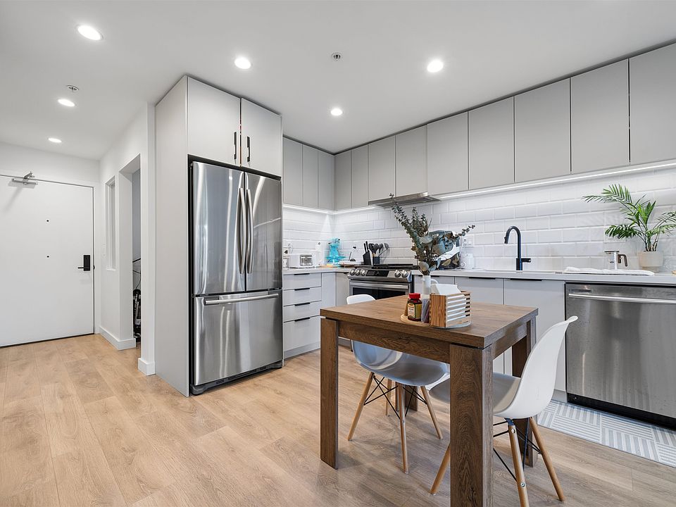 1st image of 3038 Saint George St #303