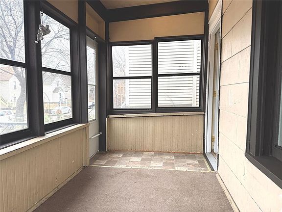 3rd image of 869 Lawson Ave E