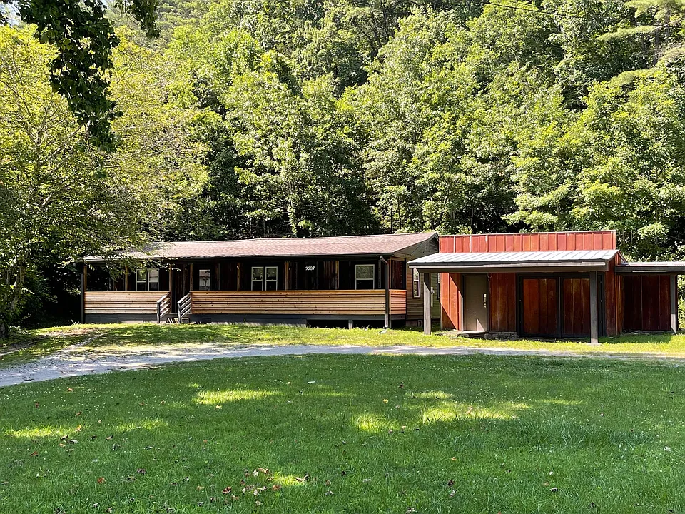 9587C Greenville Hwy