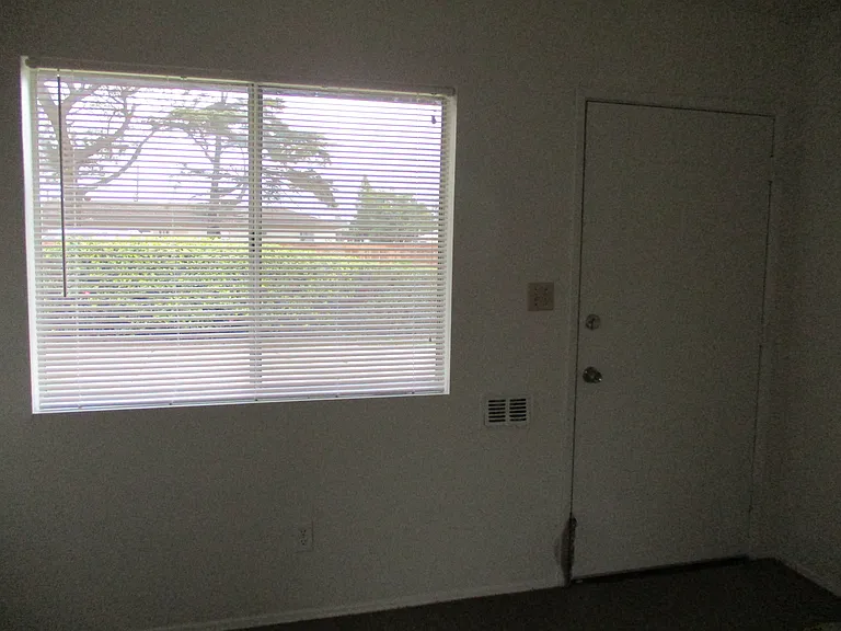443 Flower St #A — Photo 9