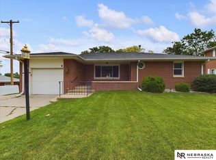 324 Dale Dr, Lincoln, NE 68510