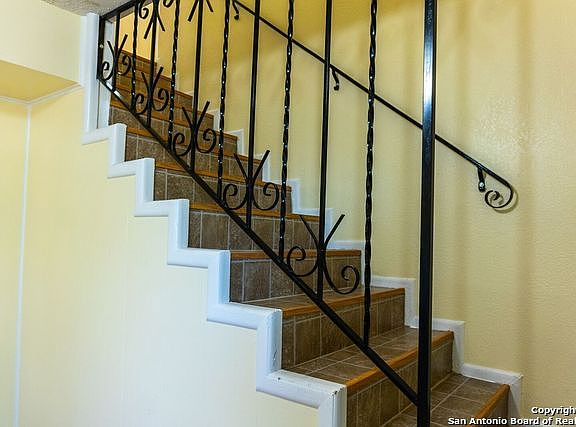 2nd image of 105 Cibolo Ave