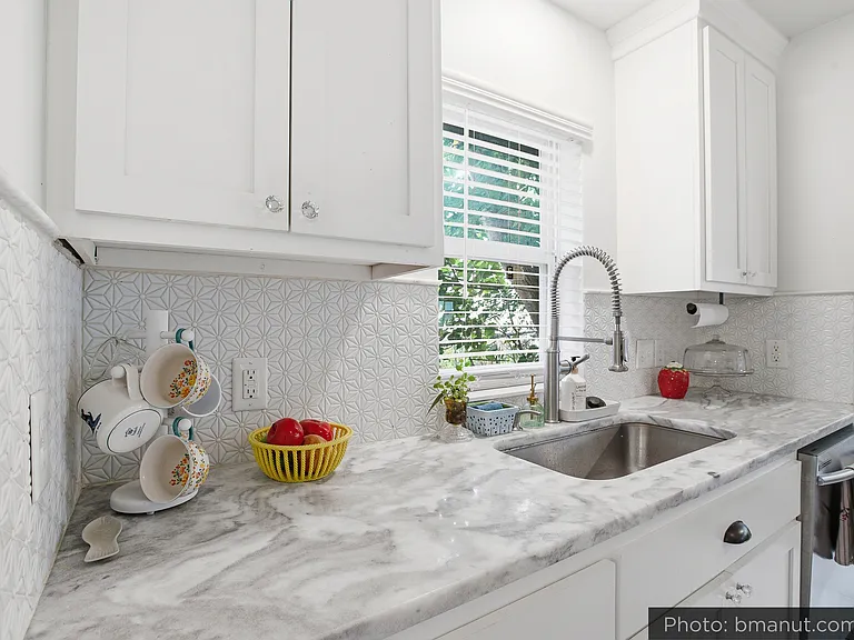 321 N Xenophon Ave — Photo 23