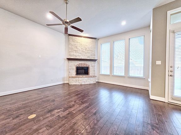 5th image of 821 Winehart St