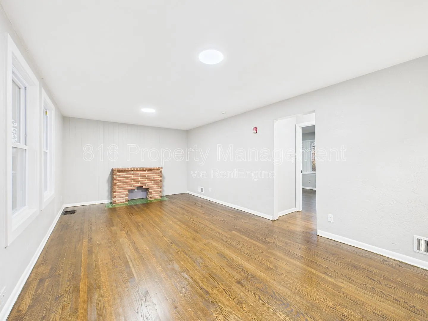1 bed, 1.0 bath, 900 sqft, $895 — Photo 2