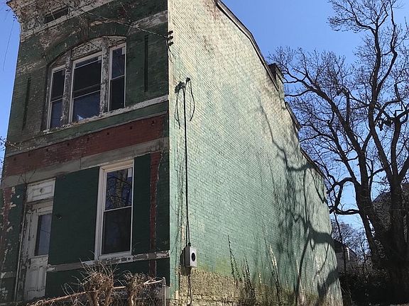 2nd image of 1865 Fairmount Ave