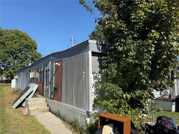 829 Zella Ave NW, New Philadelphia, OH 44663