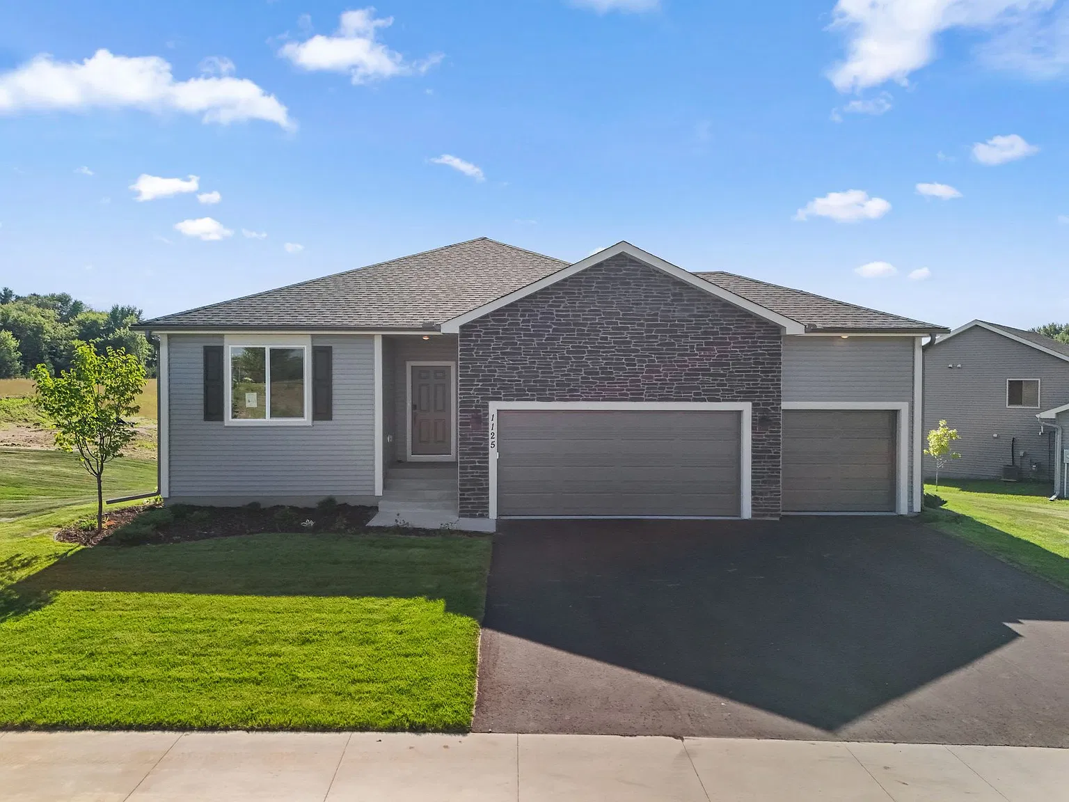 4 bed, 2957 sqft, $3,700 — Photo 1