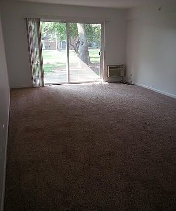 3rd image of 1835 W Hatherleigh Ct APT 1D