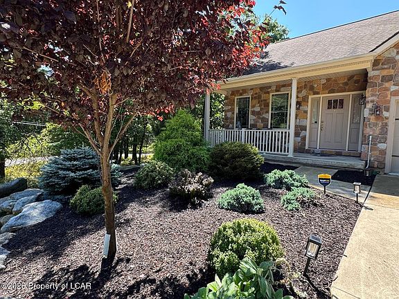 3rd image of 92 Turnberry Ln