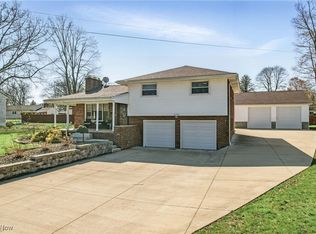 3340 Myrwood Ln, Youngstown, OH