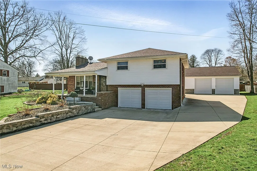 3340 Myrwood Ln photo 1