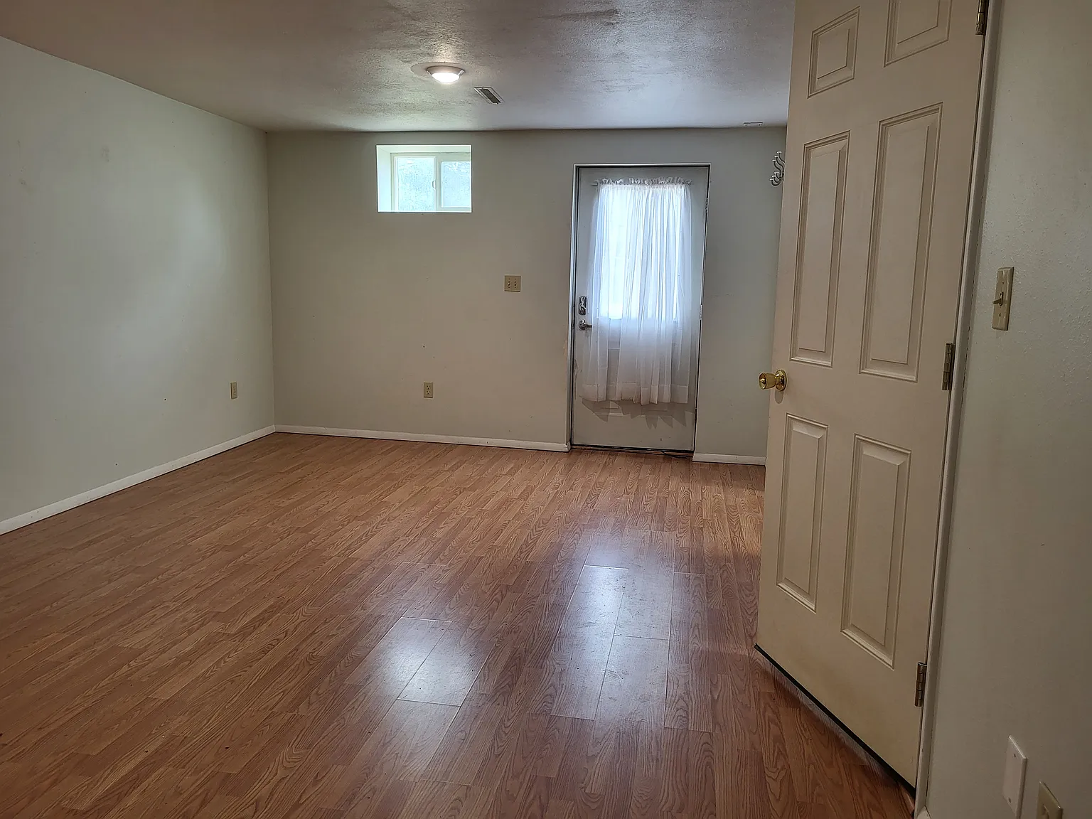 1 bed, 880 sqft, $1,000 — Photo 3