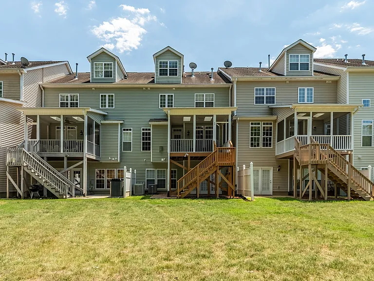 207 Towne Ridge Ln — Photo 31