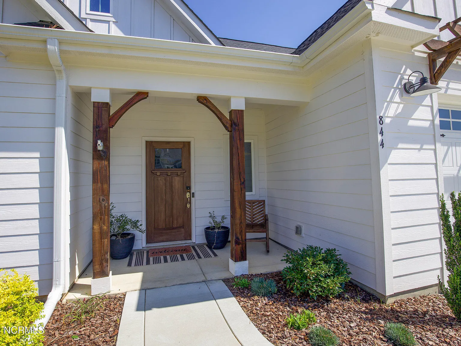 4 bed, 3.0 bath, 2554 sqft, $2,600 — Photo 4