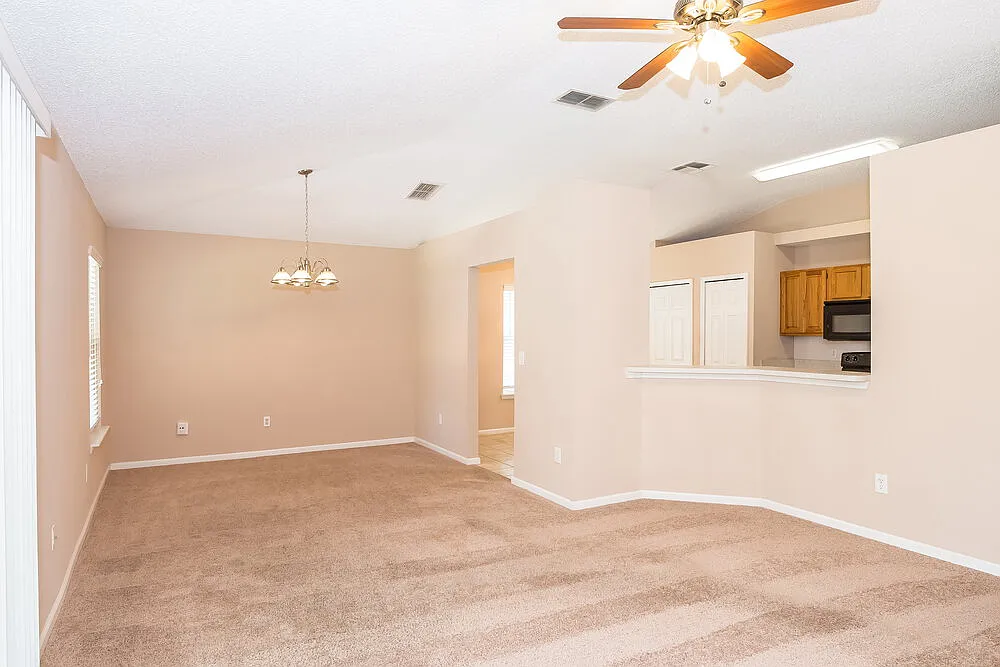 3 bed, 2.0 bath, 1359 sqft, $2,960 — Photo 4