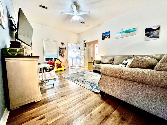 4th image of 352 Harris St