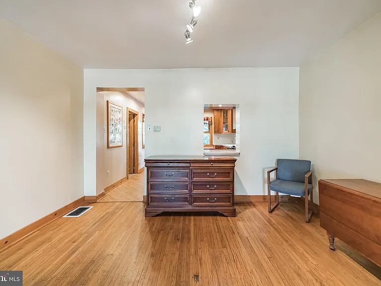 800 E Cathedral Rd #2 — Photo 7