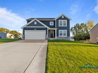 648 Sun Stone Dr SW, Byron Center, MI 49315