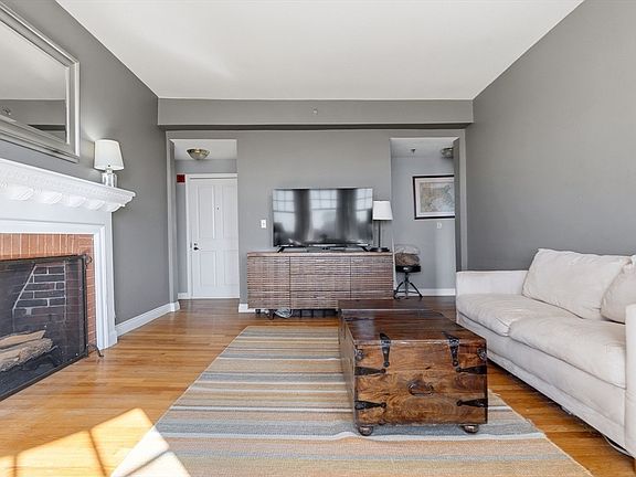 5th image of 4 Charlesgate E APT 606