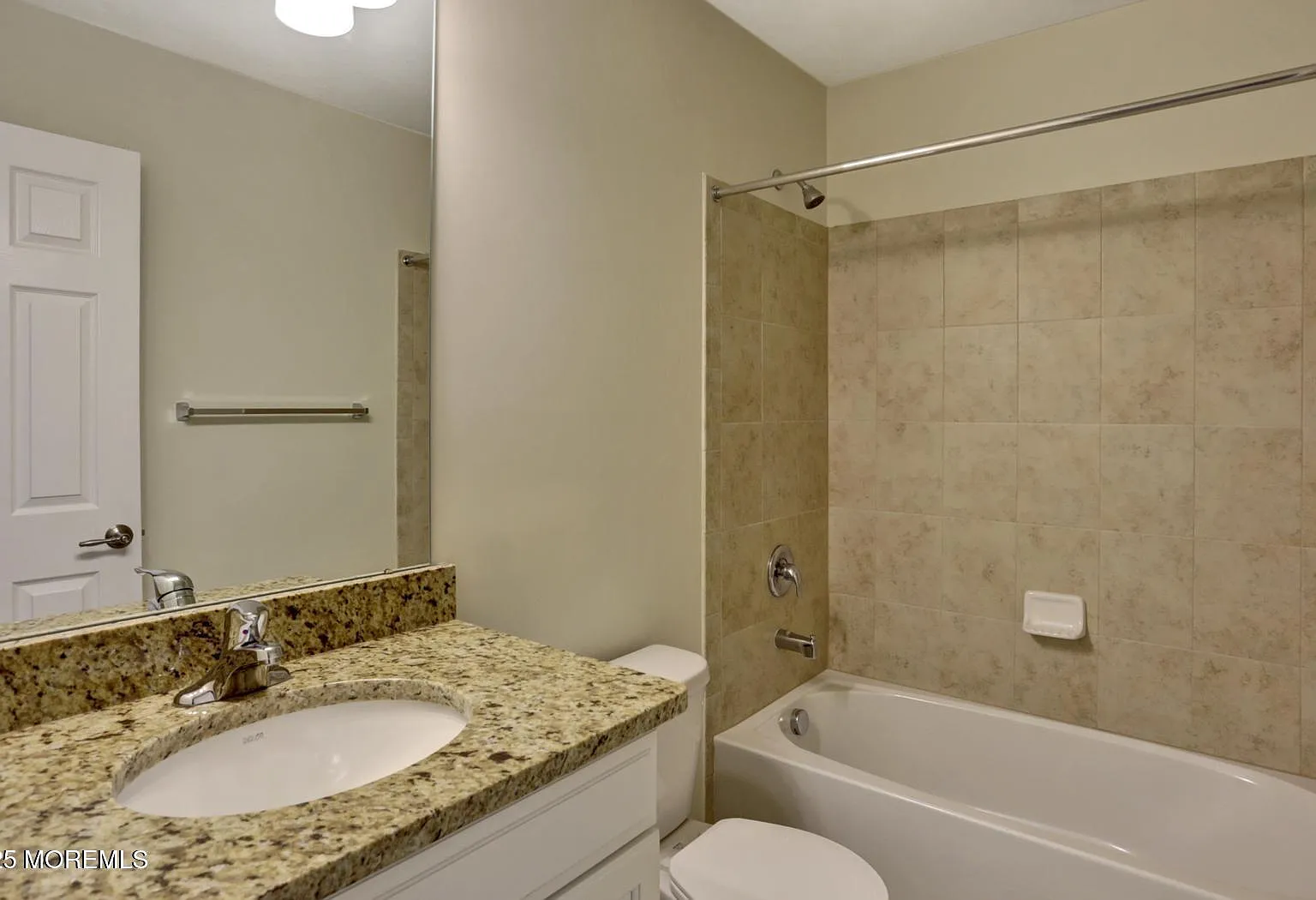 3 bed, 2070 sqft, $4,195 — Photo 4