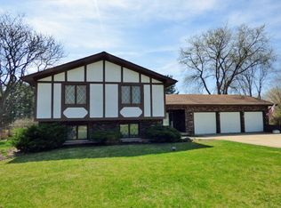 38W059 Pine Rd, St Charles, IL 60175