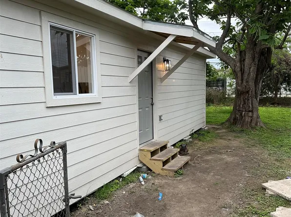 820 Bennington St #B, Houston, TX 77022