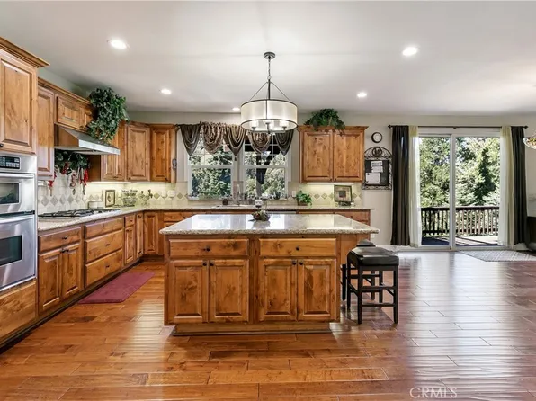 28449 Fresh Spring Ln, Lake Arrowhead, CA 92352