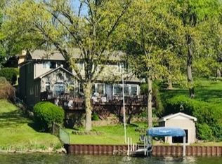 4713 E Lake Shore Dr, Wonder Lake, IL 60097