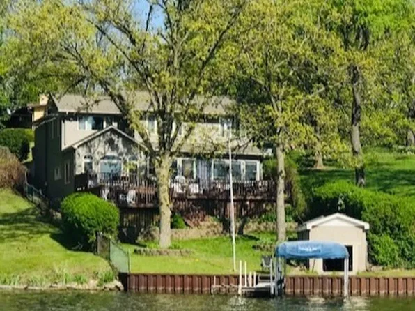 4713 E Lake Shore Dr, Wonder Lake, IL 60097