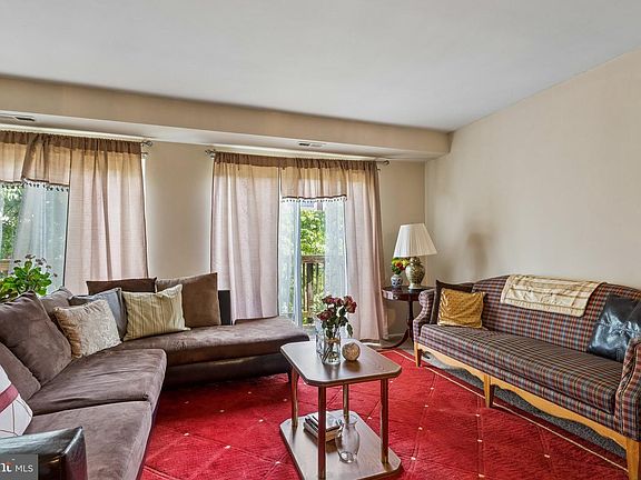 4th image of 2410 Sun Valley Cir #6