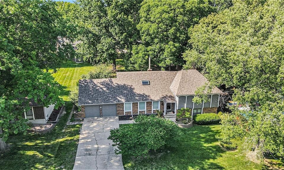 1st image of 109 NE Locust Dr