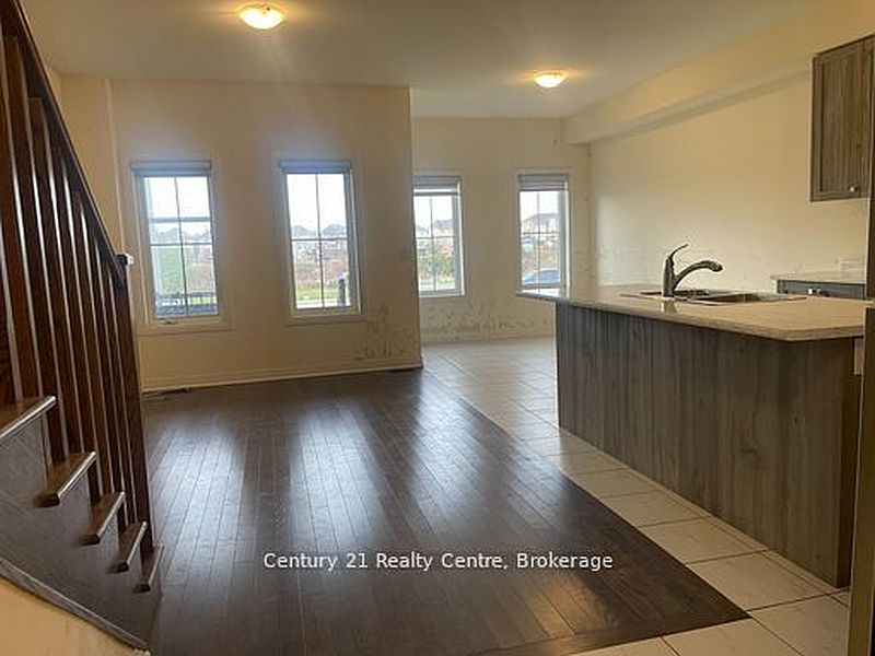 Brampton Townhouse for rent - 4 Bedrooms — photo 2