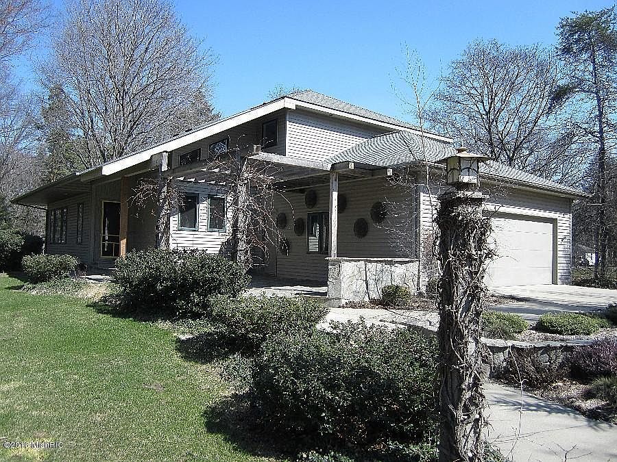 1st image of 723 N Shore Dr