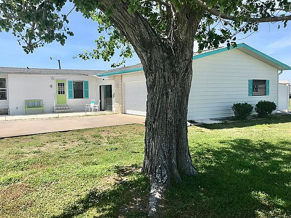 2nd image of 1405 Sanderling Dr