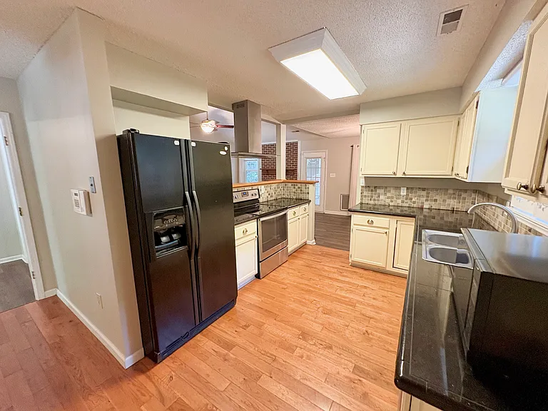 Twin Trail Dr — Photo 4